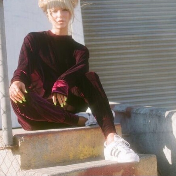 Laina Rauma burgundy velvet velour lounge suit set - Picture 14 of 16